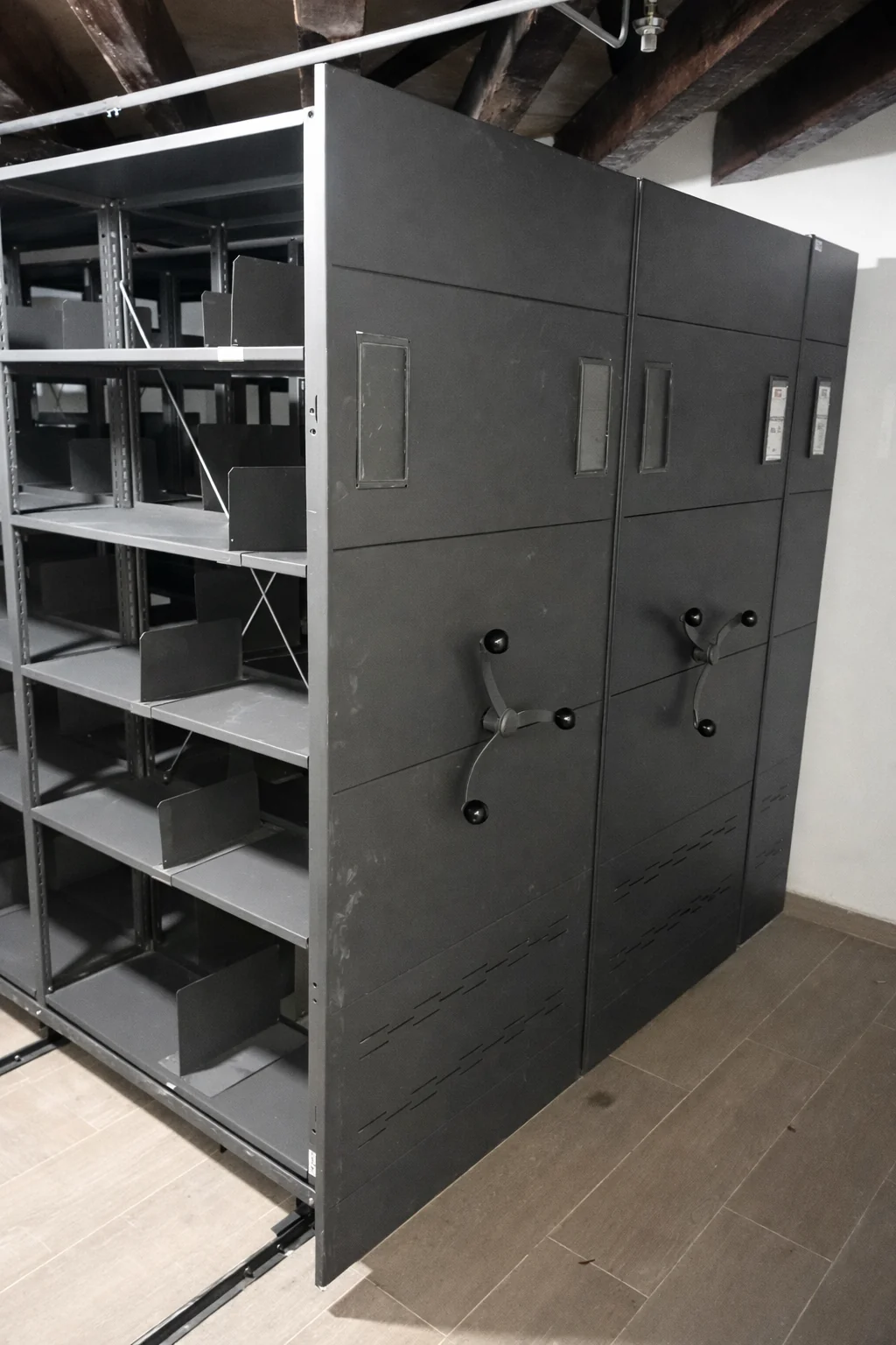 Laboratorio Farmacéutico | Limpieza Profesional de Archivo Rodante 6